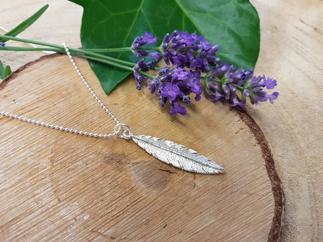 Zilveren hanger 'Veer' groot